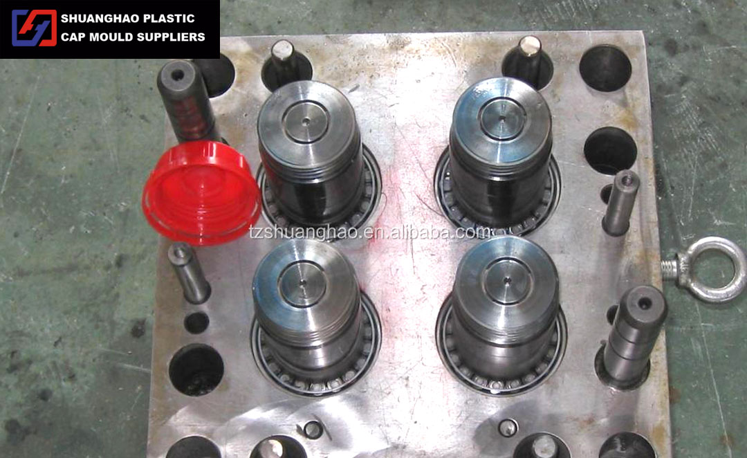 Famous plastic engine oil cap mold with product production